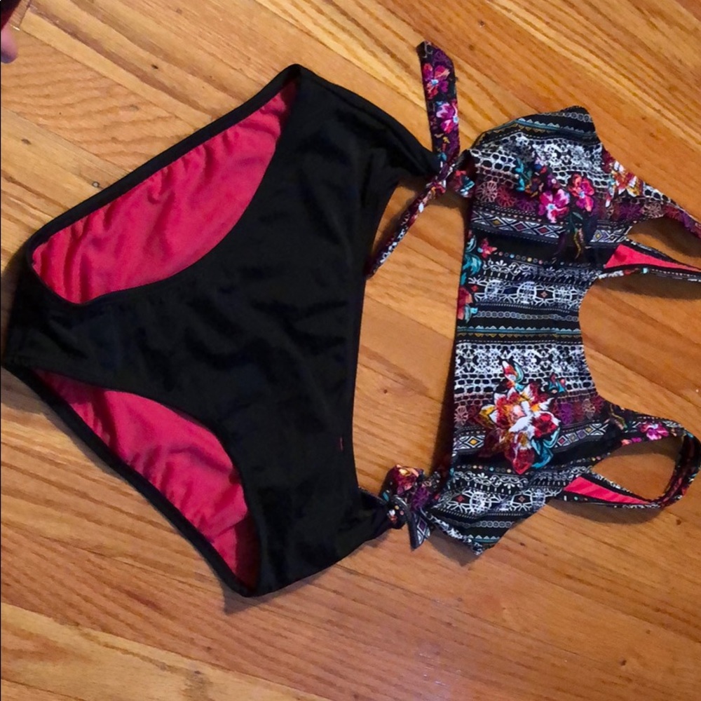 One piece bathing suit never worn!